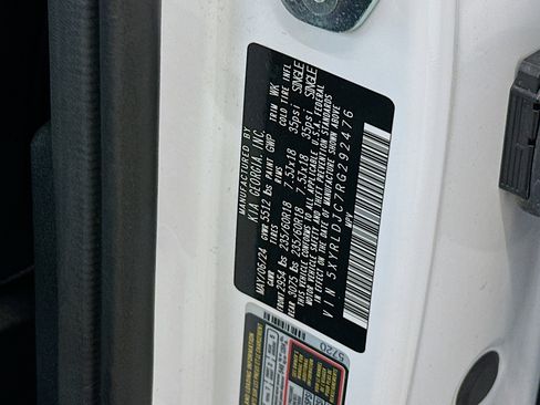 Used 2024 Kia Sorento S AWD/4WD image 12