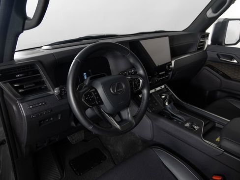 Used 2024 Lexus GX 550 w/ Accessory Package (2T) image 13