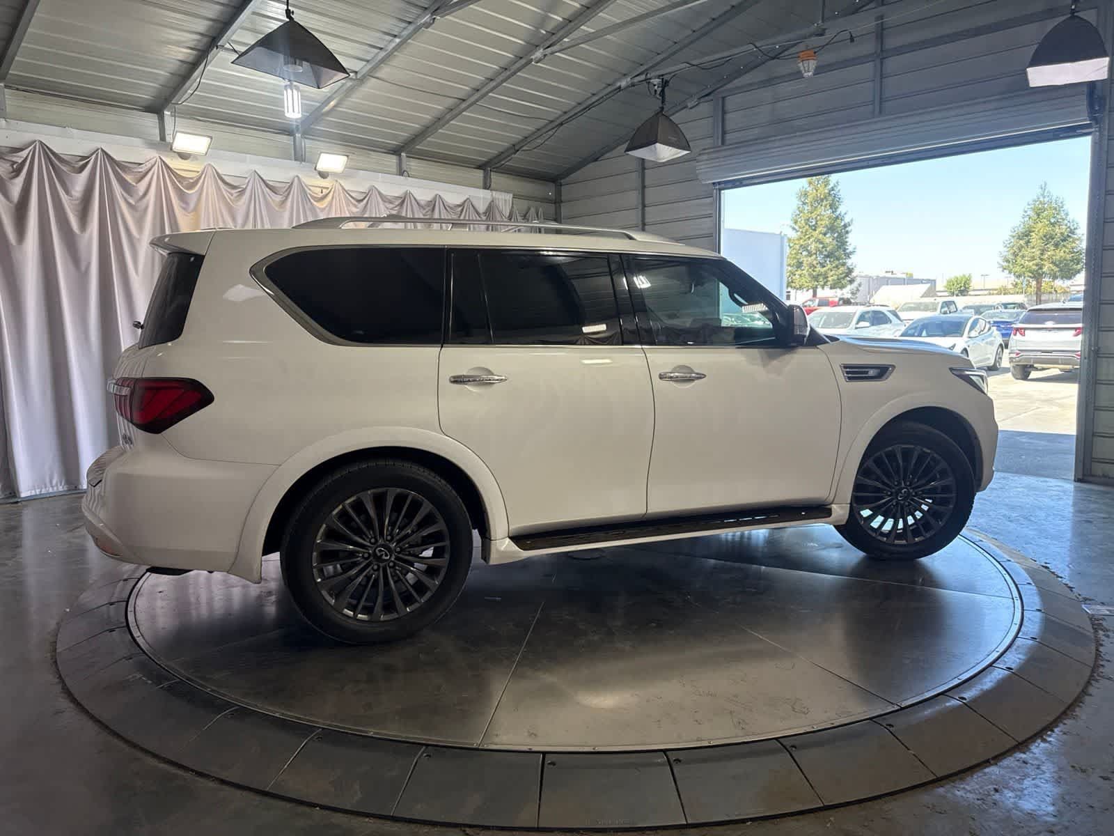 Used 2022 INFINITI QX80 Sensory w/ Cargo Package RWD image 4