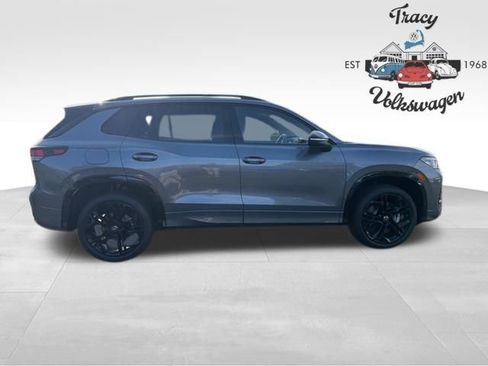 New 2026 Volkswagen Tiguan SE R-Line image 8