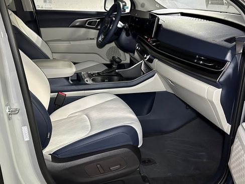 New 2025 Kia Carnival SX image 11