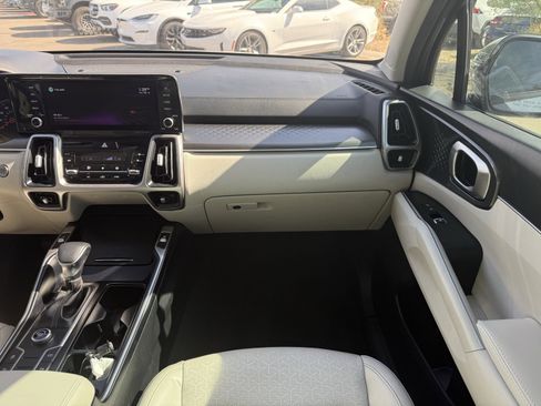 Certified 2022 Kia Sorento S w/ Panoramic Sunroof Package image 27