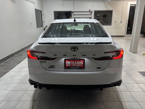 New 2026 Toyota Camry Hybrid FWD image 3
