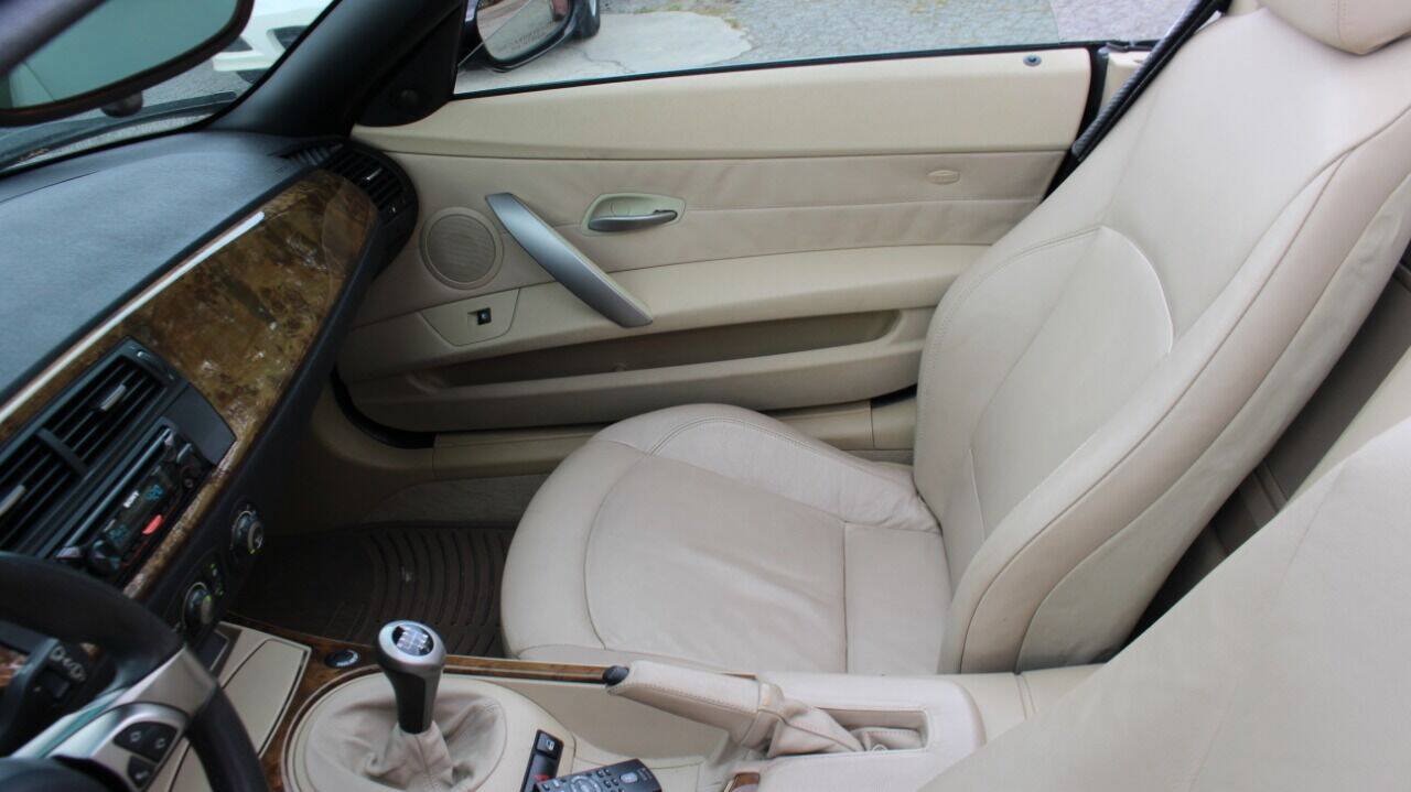 Used 2006 BMW Z4 3.0i RWD image 17