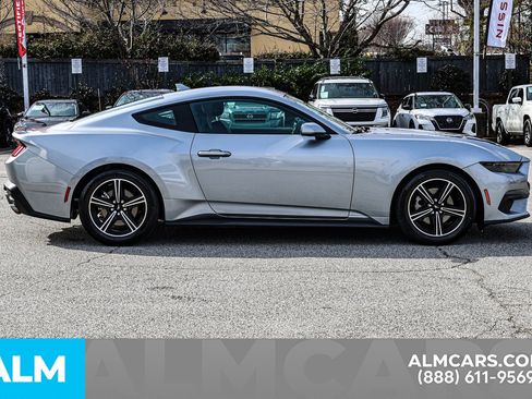 Used 2025 Ford Mustang Premium image 9