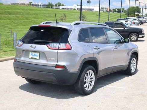 Used 2020 Jeep Cherokee Latitude FWD image 5