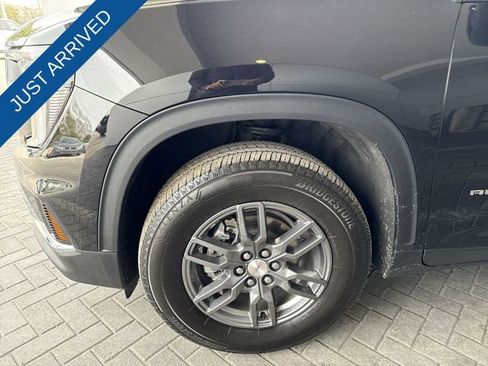 Used 2025 GMC Acadia Elevation image 10