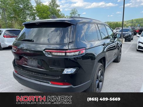 Used 2023 Jeep Grand Cherokee L Limited w/ Luxury Tech Group II image 4