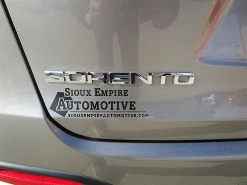 Used 2018 Kia Sorento LX image 33