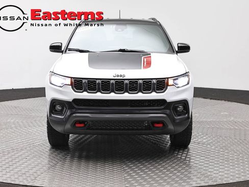 Used 2025 Jeep Compass Trailhawk w/ Trailer Tow Group AWD/4WD image 2