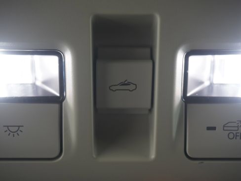 Used 2021 MAZDA MAZDA3 s FWD image 23
