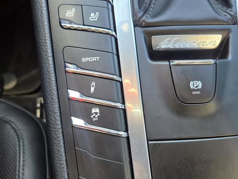 Used 2018 Porsche Macan Turbo image 15