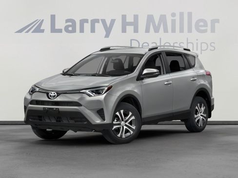 Used 2017 Toyota RAV4 LE FWD image 1