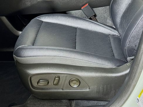 Used 2025 Chevrolet Equinox LT w/ Convenience Package II FWD image 17