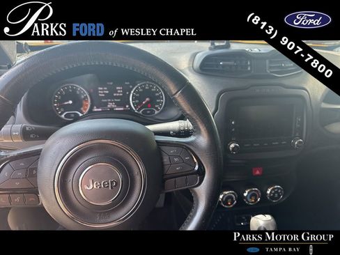 Used 2017 Jeep Renegade Altitude FWD image 8