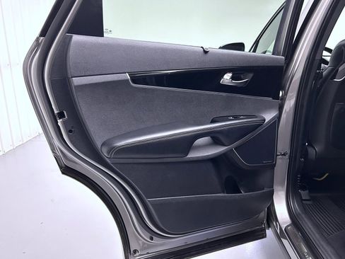 Used 2019 Kia Sorento SX image 22