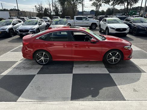 Used 2024 Honda Civic Touring image 3