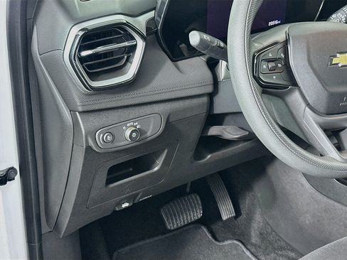 Used 2025 Chevrolet TrailBlazer LT FWD image 16