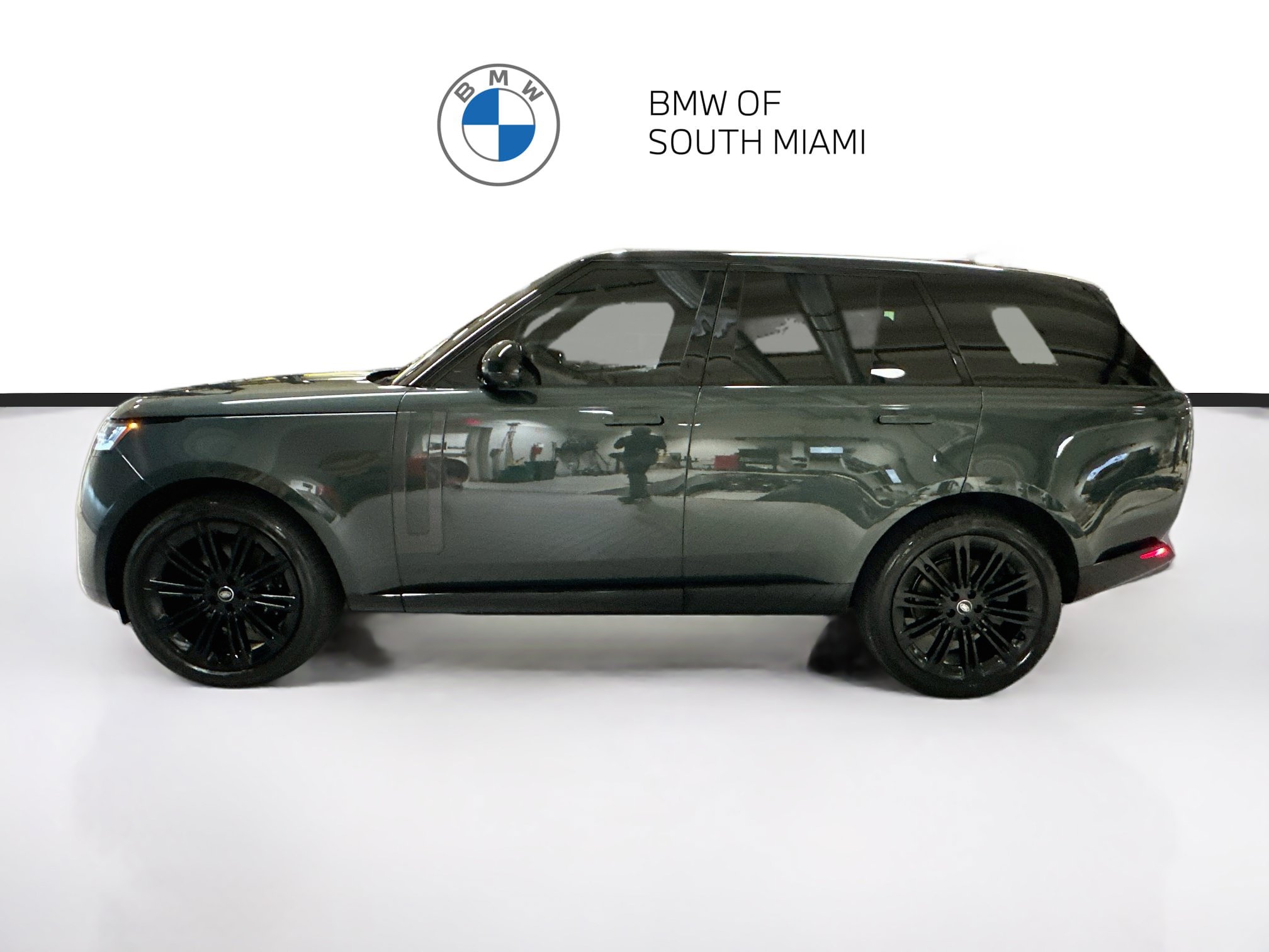 Used 2025 Land Rover Range Rover SE AWD/4WD image 4