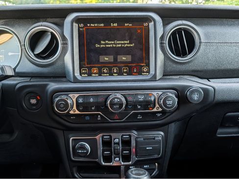 Used 2023 Jeep Wrangler Unlimited Sahara w/ Cold Weather Group AWD/4WD image 32