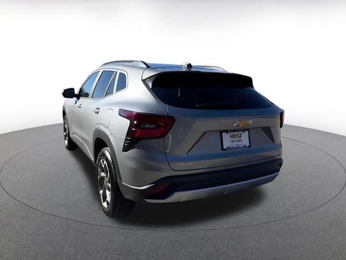 Used 2025 Chevrolet Trax LT image 11