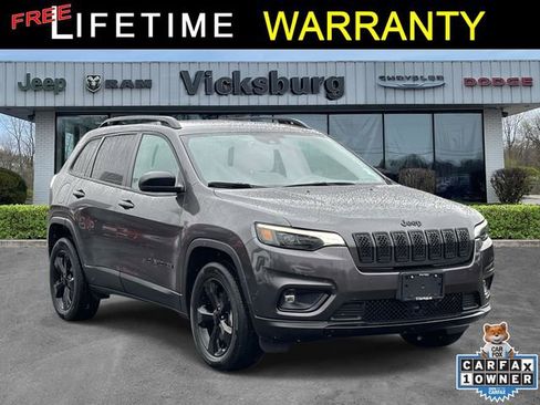 Used 2023 Jeep Cherokee Altitude Lux image 1