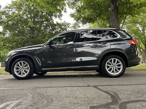 Used 2023 BMW X5 xDrive45e w/ Executive Package AWD/4WD image 3