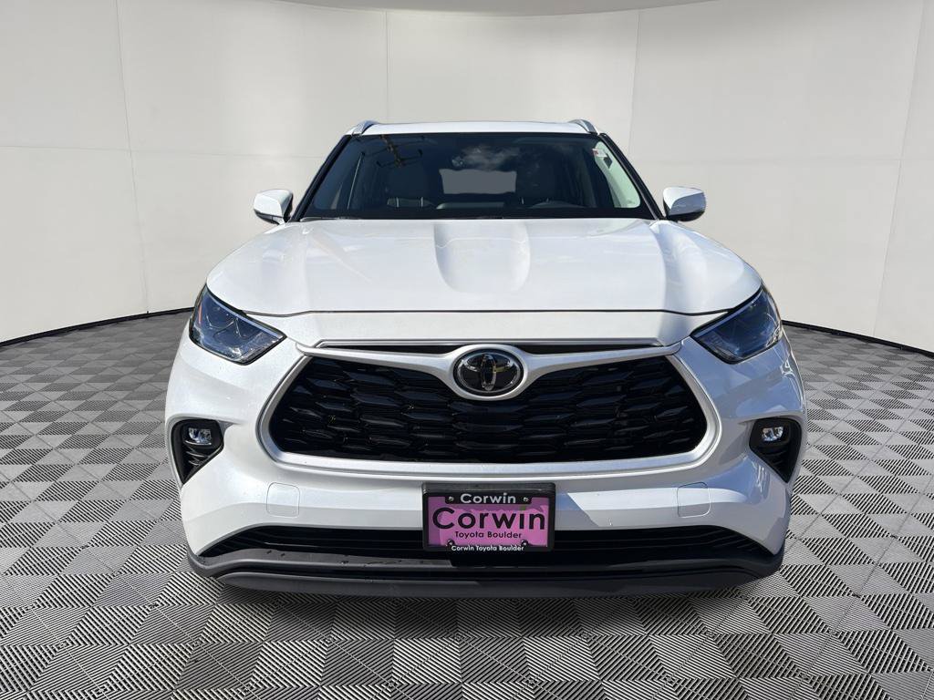 Used 2026 Toyota Highlander XLE AWD/4WD image 2