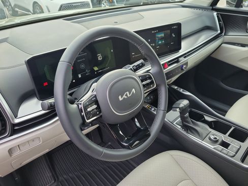 Certified 2025 Kia Sorento EX w/ Panoramic Sunroof Package image 23