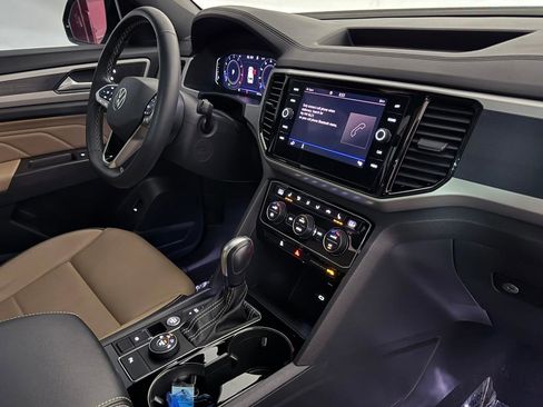 Used 2022 Volkswagen Atlas Cross Sport SE w/ Panoramic Sunroof Package image 26