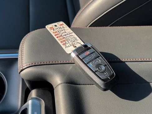 Used 2025 Ford Expedition Active AWD/4WD image 37