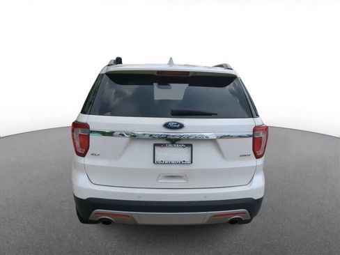 Used 2017 Ford Explorer XLT w/ XLT Technology Feature Bundle AWD/4WD image 7