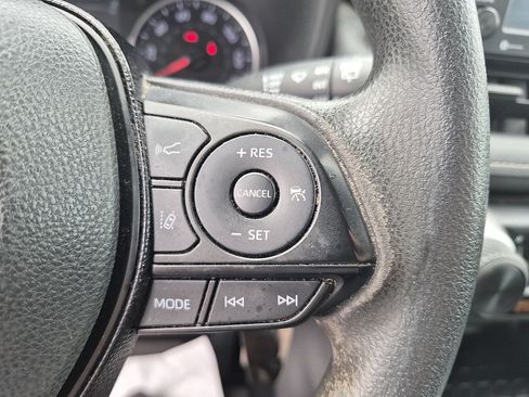 Used 2020 Toyota RAV4 LE FWD image 18