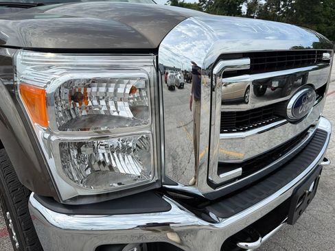 Used 2016 Ford F250 XLT w/ XLT Premium Package AWD/4WD image 12