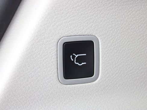 Used 2023 Chrysler Pacifica Touring-L FWD image 31