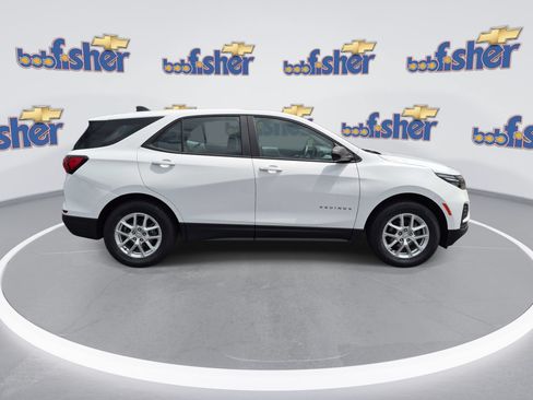 Certified 2022 Chevrolet Equinox LS AWD/4WD image 2