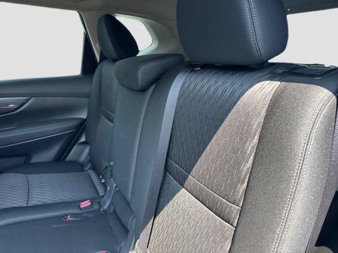 Used 2019 Nissan Rogue SV AWD/4WD image 15