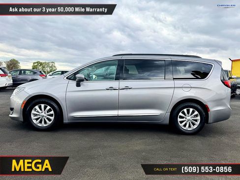 Used 2017 Chrysler Pacifica Touring-L FWD image 7