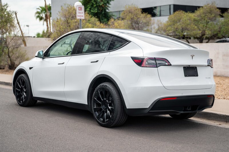 Used 2022 Tesla Model Y Long Range AWD/4WD image 3