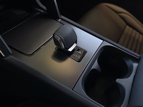 New 2025 Land Rover Discovery Sport Dynamic SE image 12