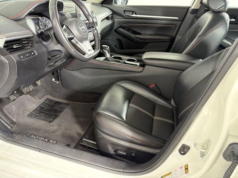 Used 2023 Nissan Altima 2.5 SR FWD image 9