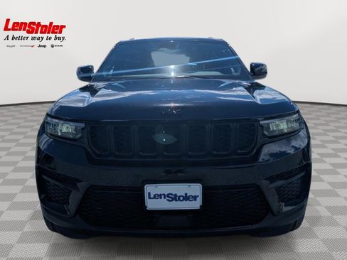 Used 2023 Jeep Grand Cherokee Altitude AWD/4WD image 8