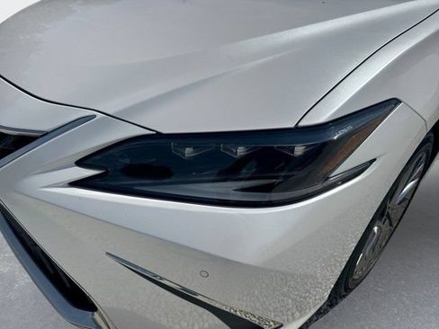 Used 2024 Lexus ES 300h Ultra Luxury w/ Accessory Package (Z2) FWD image 12