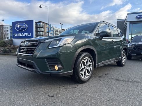 Used 2023 Subaru Forester Premium image 3