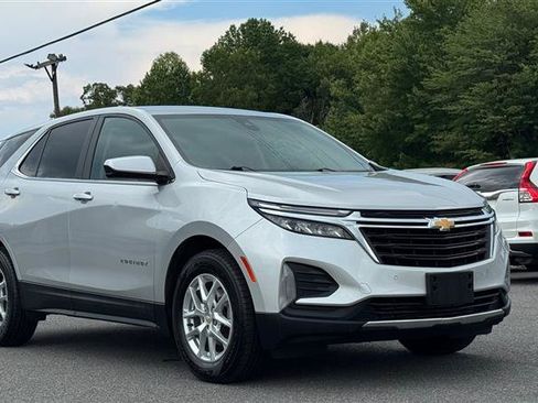Used 2022 Chevrolet Equinox LT w/ Driver Convenience Package FWD image 4