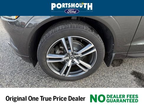 Used 2020 Volvo XC60 T5 Momentum w/ Protection Package image 24