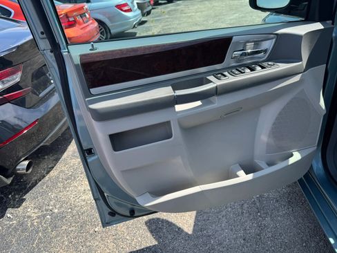 Used 2010 Chrysler Town & Country Touring w/ Family Value Group FWD image 11