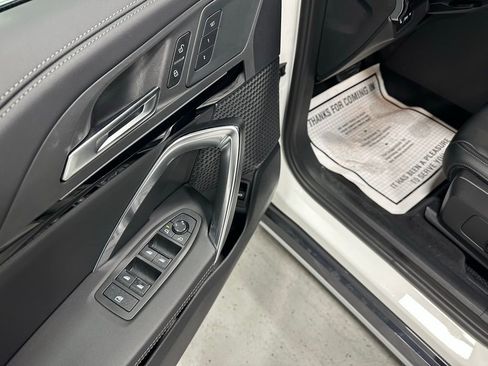 Used 2025 BMW X1 xDrive28i image 9