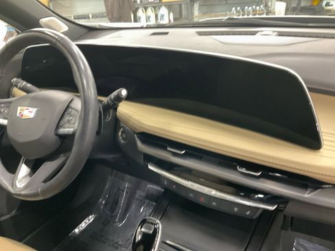 Used 2024 Cadillac XT4 Premium Luxury image 20