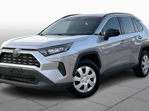 Used 2019 Toyota RAV4 LE image 3